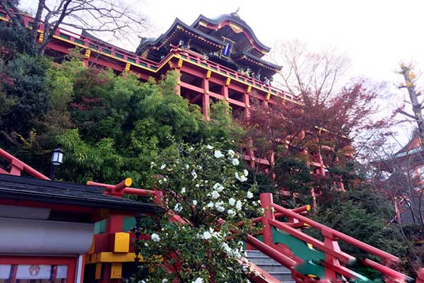 ศาลเจ้ายูโทคุอินาริ(Yutoku Inari Shrine) 1 ใน 3 ศาลเจ้าที่ใหญ่และสำคัญที่สุดในญี่ปุ่น